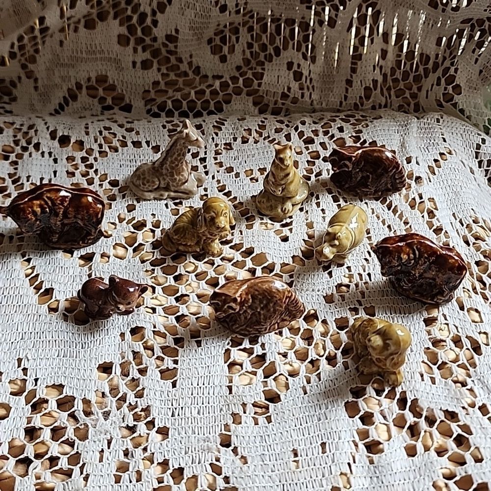 10 Vtg Wades Whimsies Raccoon Buffalo Dogs Shadiw Box Trinkets